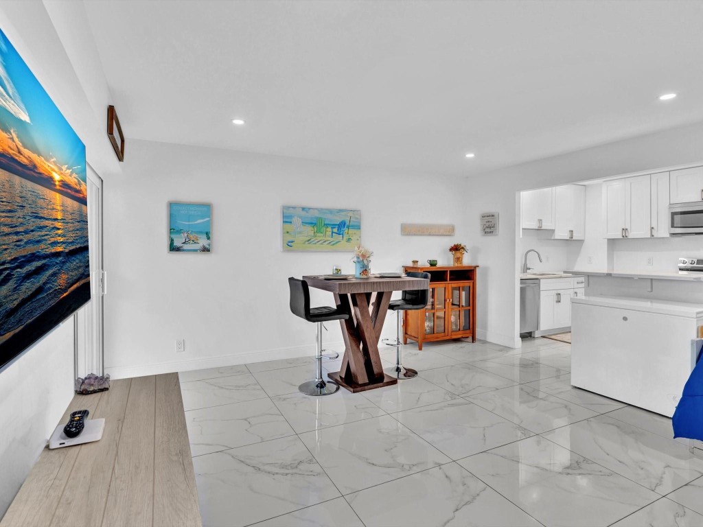 WARWICK CONDO - Residential Lease