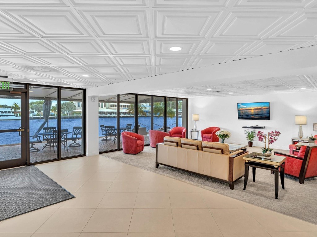 WARWICK CONDO - Residential Lease