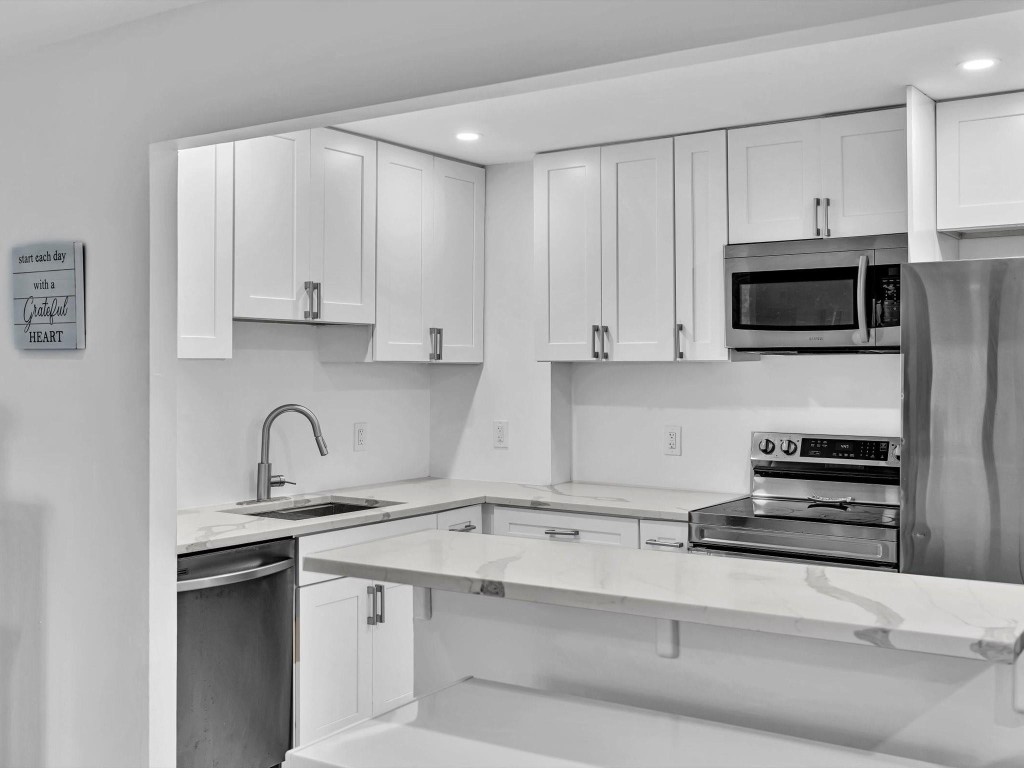 WARWICK CONDO - Residential Lease