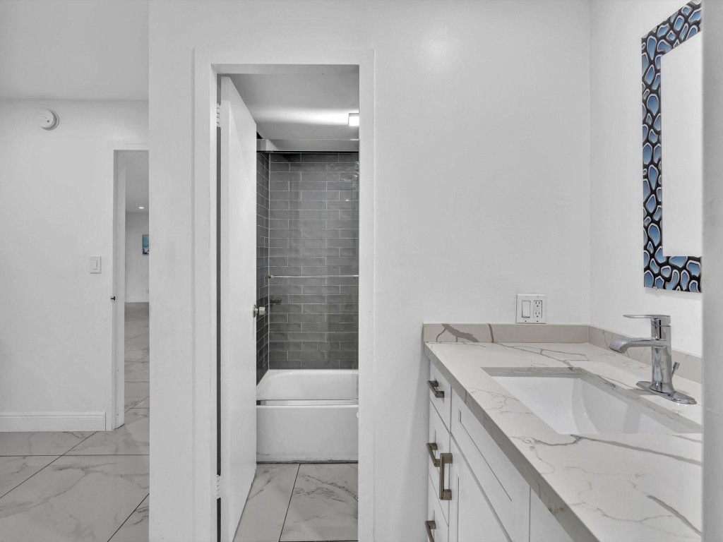 WARWICK CONDO - Residential Lease