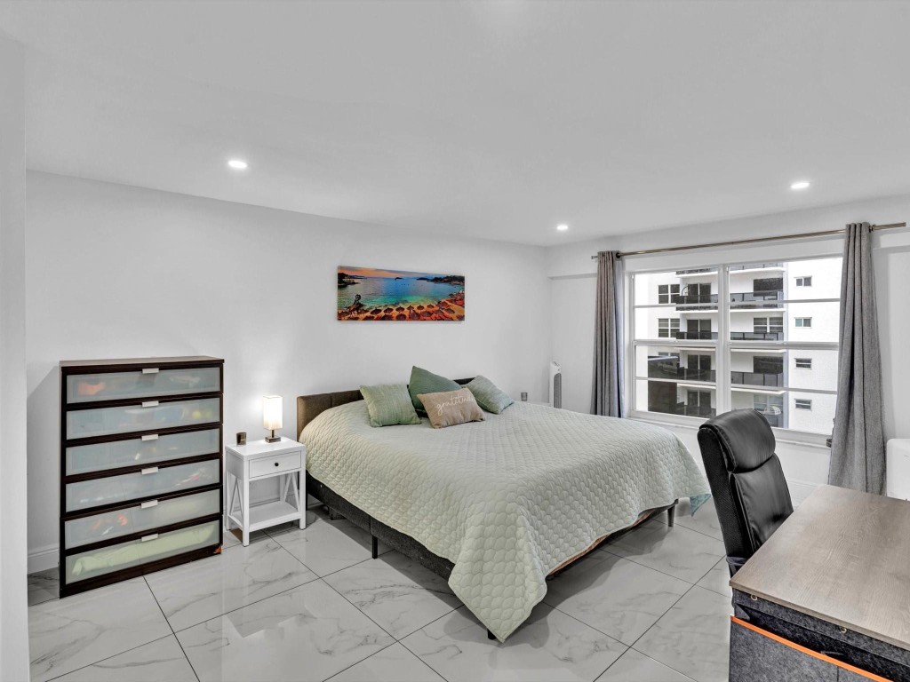 WARWICK CONDO - Residential Lease