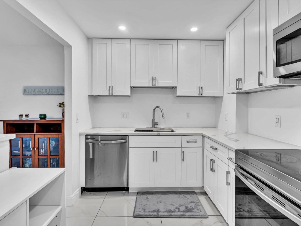 WARWICK CONDO - Residential Lease