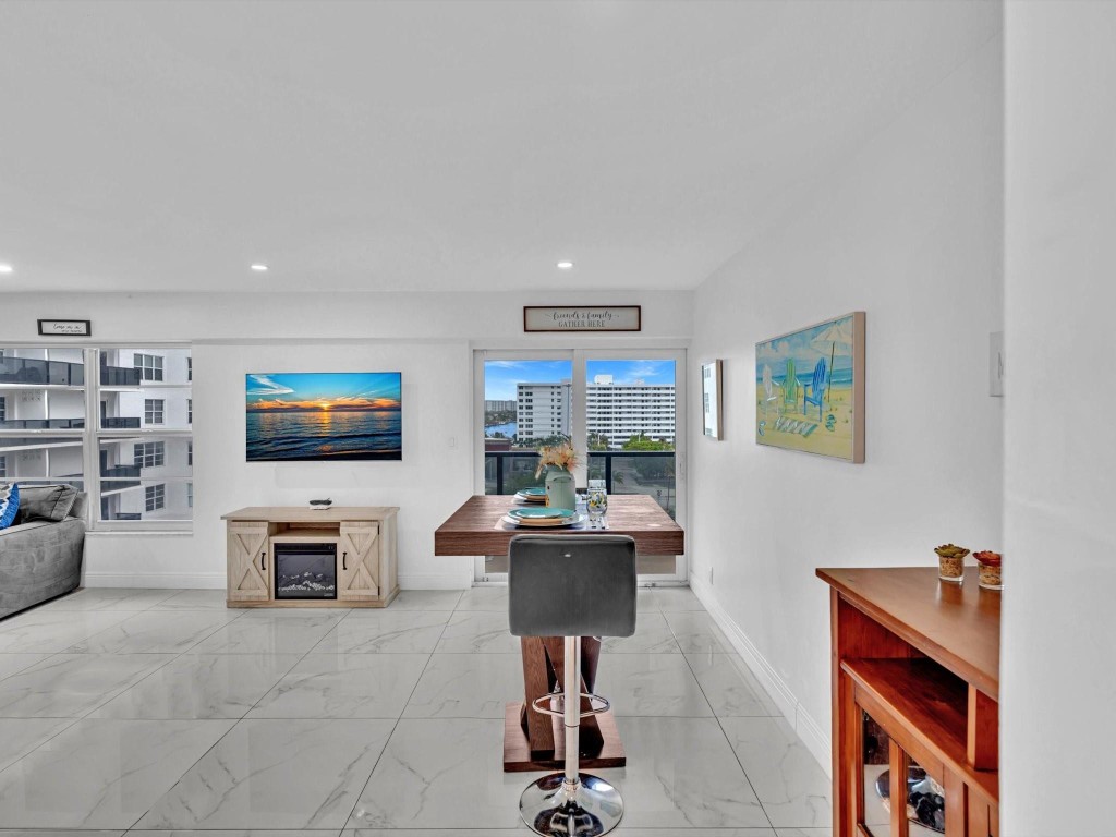 WARWICK CONDO - Residential Lease