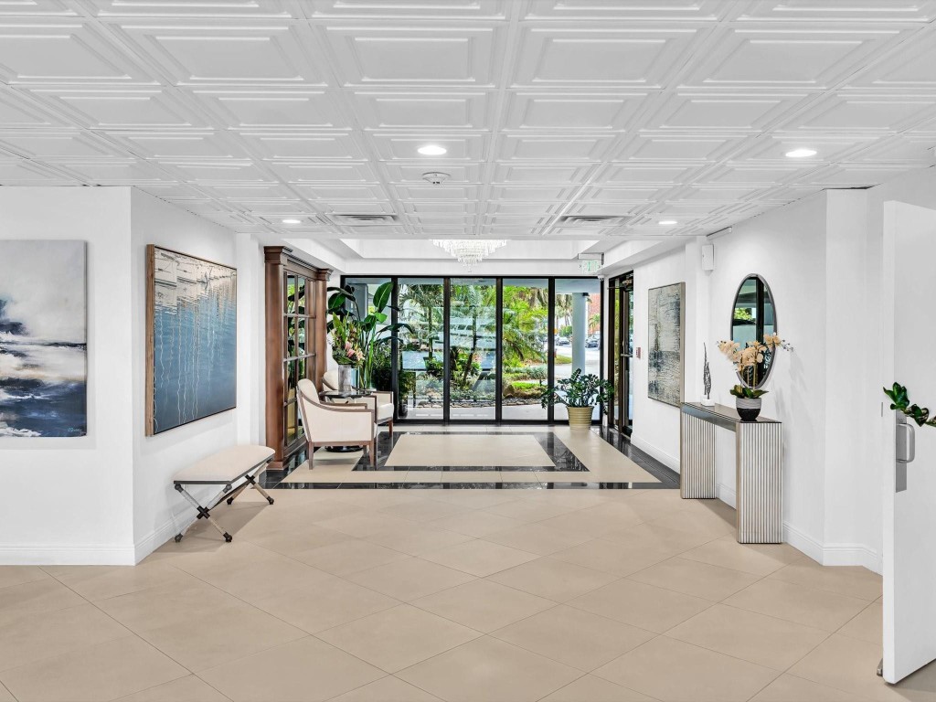 WARWICK CONDO - Residential Lease