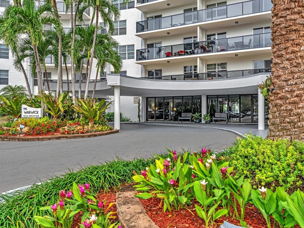 WARWICK CONDO - Residential Lease