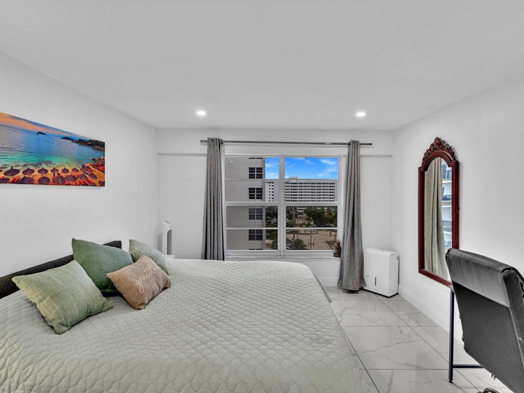 WARWICK CONDO - Residential Lease