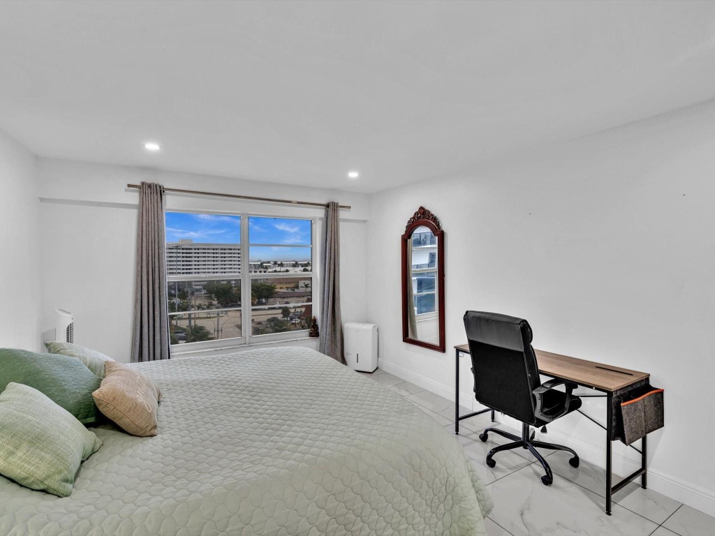 WARWICK CONDO - Residential Lease