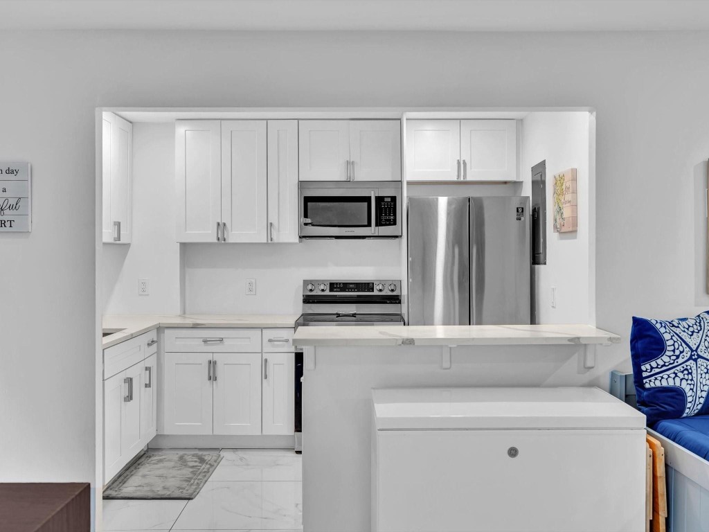 WARWICK CONDO - Residential Lease