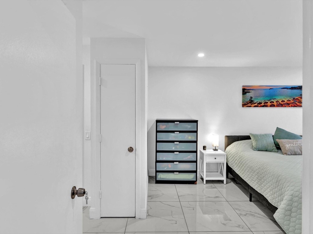 WARWICK CONDO - Residential Lease