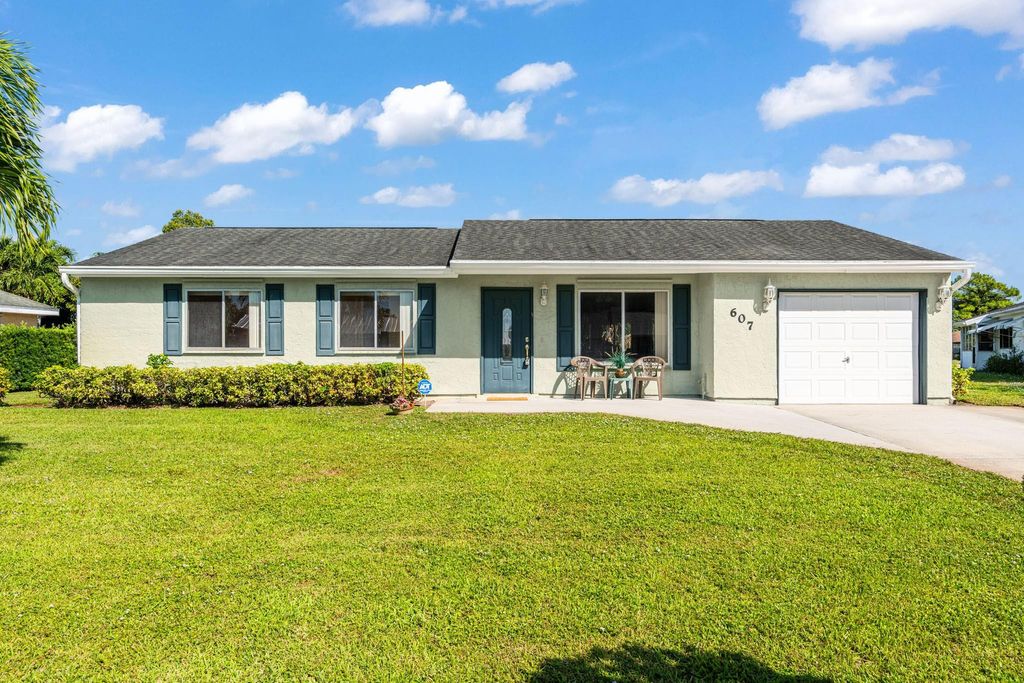 Photo of 607 SW Everett Court, Port Saint Lucie, FL 34953 (MLS # F10535831)