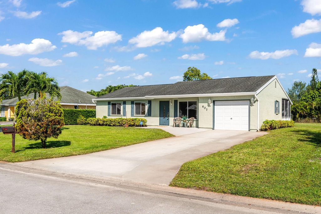 Photo of 607 SW Everett Court, Port Saint Lucie, FL 34953 (MLS # F10535831)