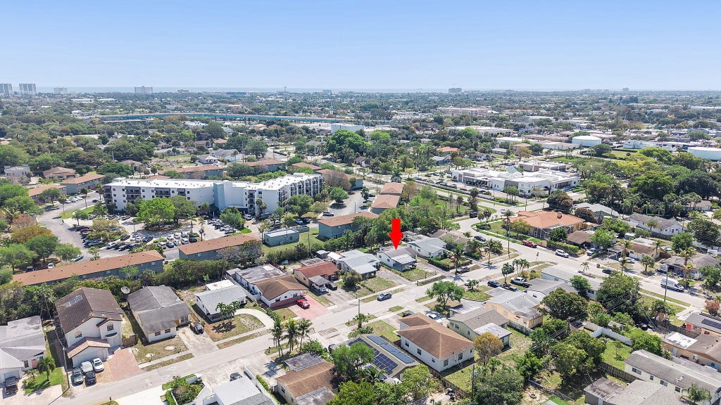Photo of 424 NW 2nd Terrace, Deerfield Beach, FL 33441 (MLS # B26007112)