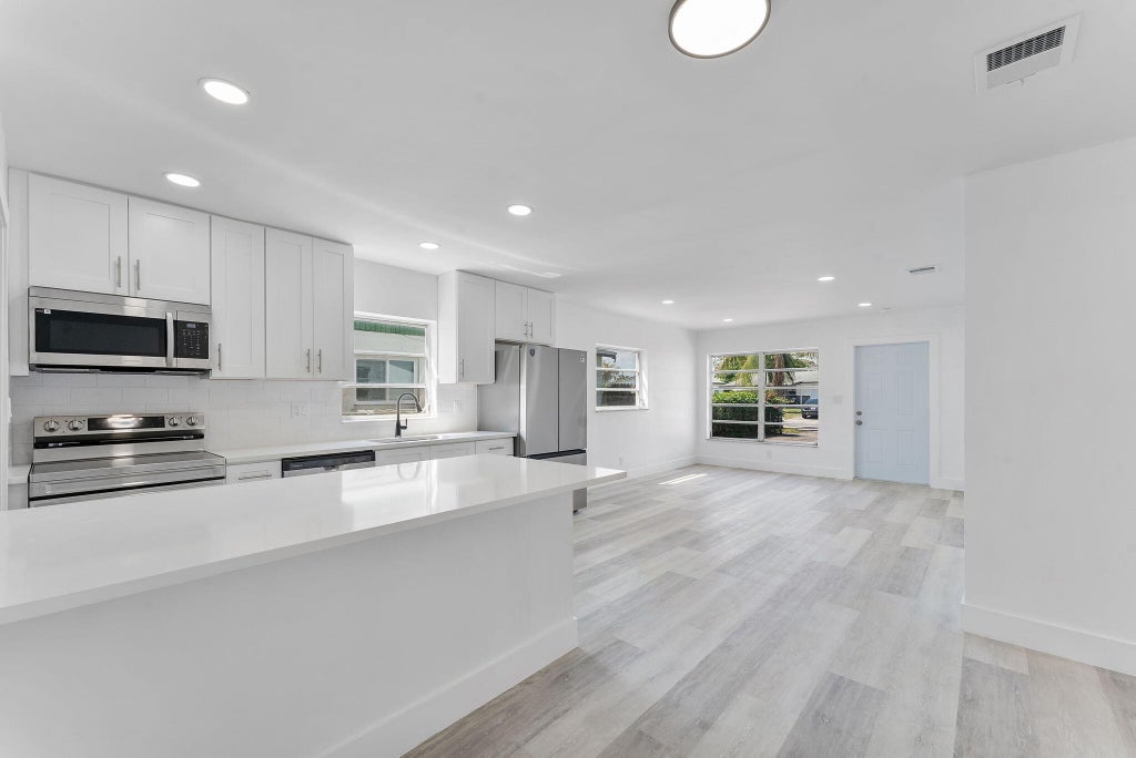 Photo of 424 NW 2nd Terrace, Deerfield Beach, FL 33441 (MLS # B26007112)