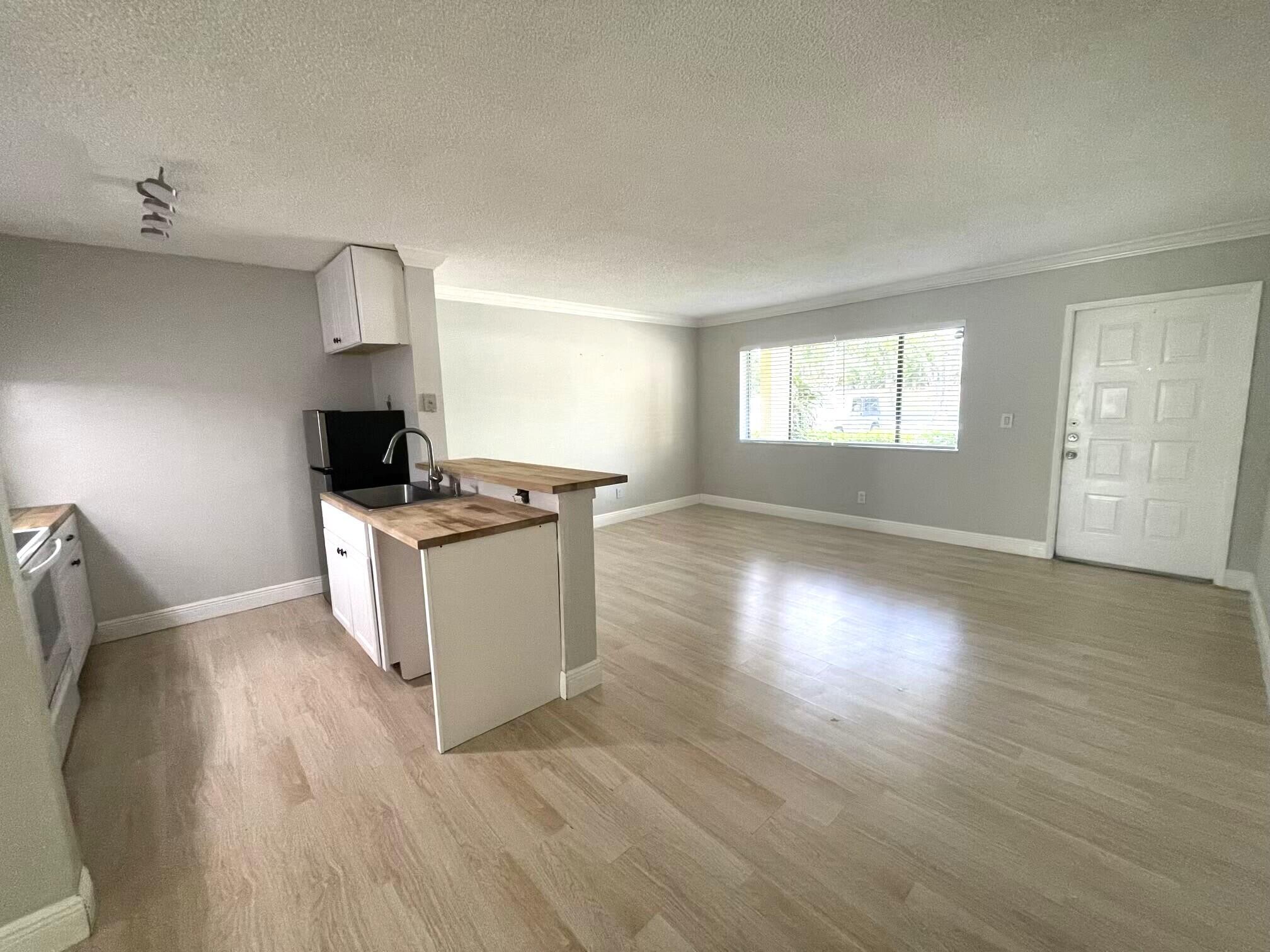 MEADOWS ON THE GREEN CONDO - Residential