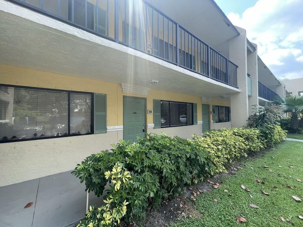 Photo of 1811 Meadows Circle W, Boynton Beach, FL 33436 (MLS # B26034174)
