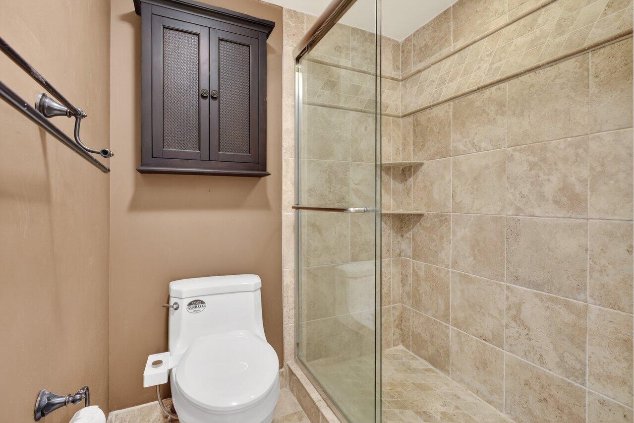 DELRAY BEACH CLUB APTS CONDO - Residential