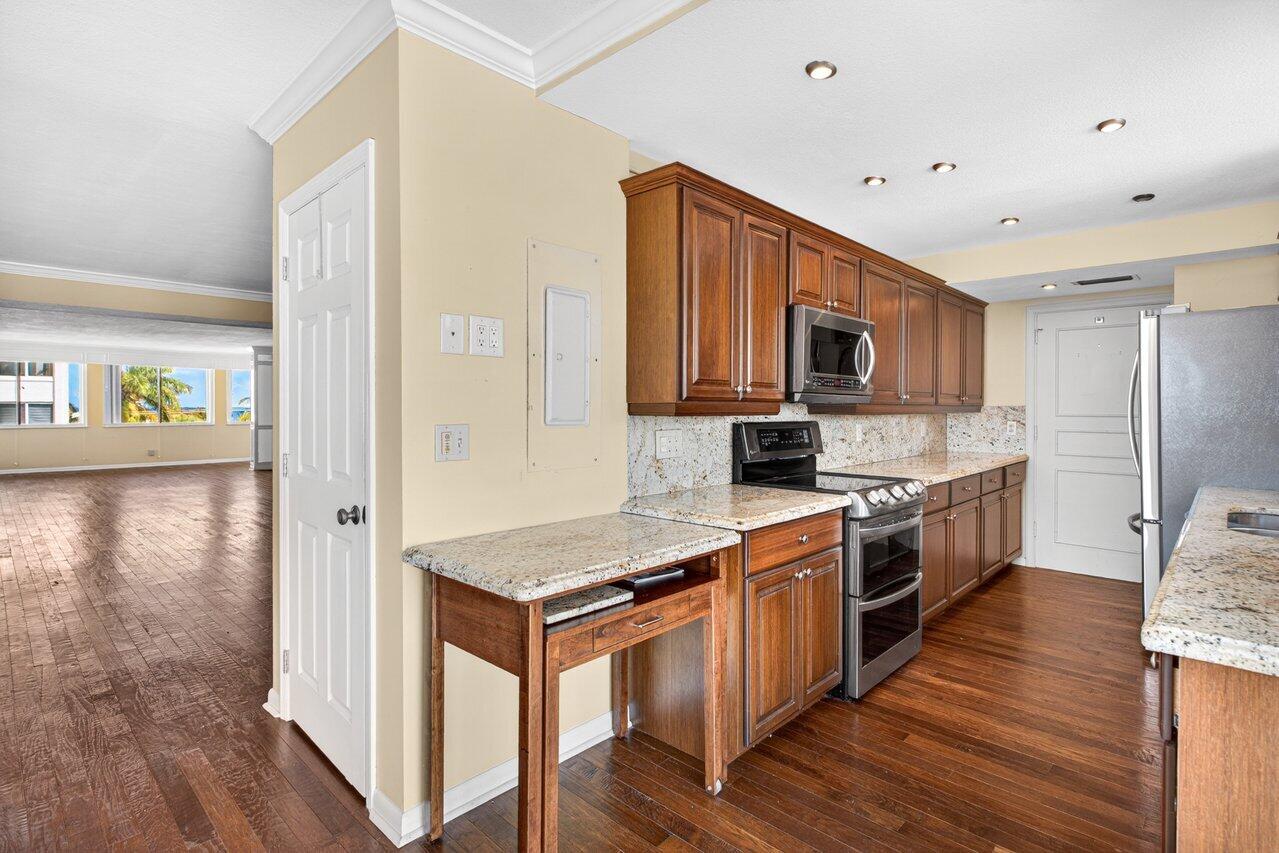 DELRAY BEACH CLUB APTS CONDO - Residential