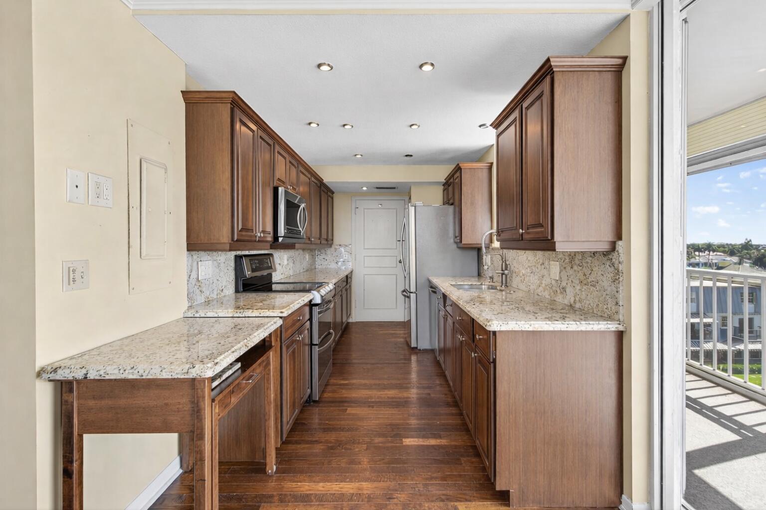 DELRAY BEACH CLUB APTS CONDO - Residential