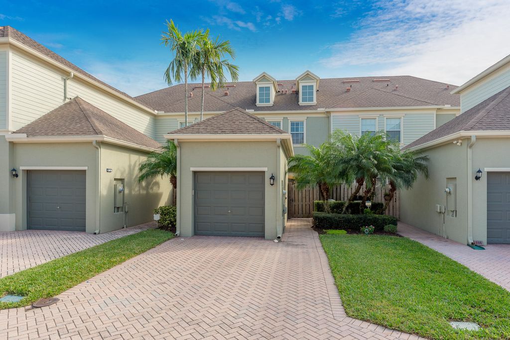 Photo of 212 W Thatch Palm Circle, Jupiter, FL 33458 (MLS # R10949060)