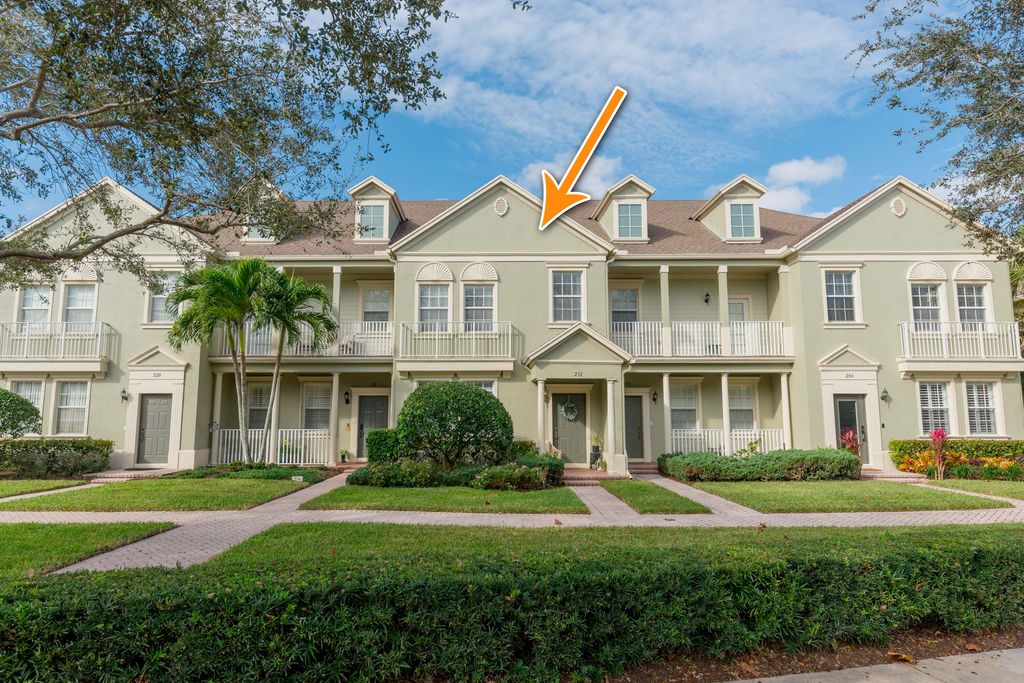 Photo of 212 W Thatch Palm Circle, Jupiter, FL 33458 (MLS # R10949060)