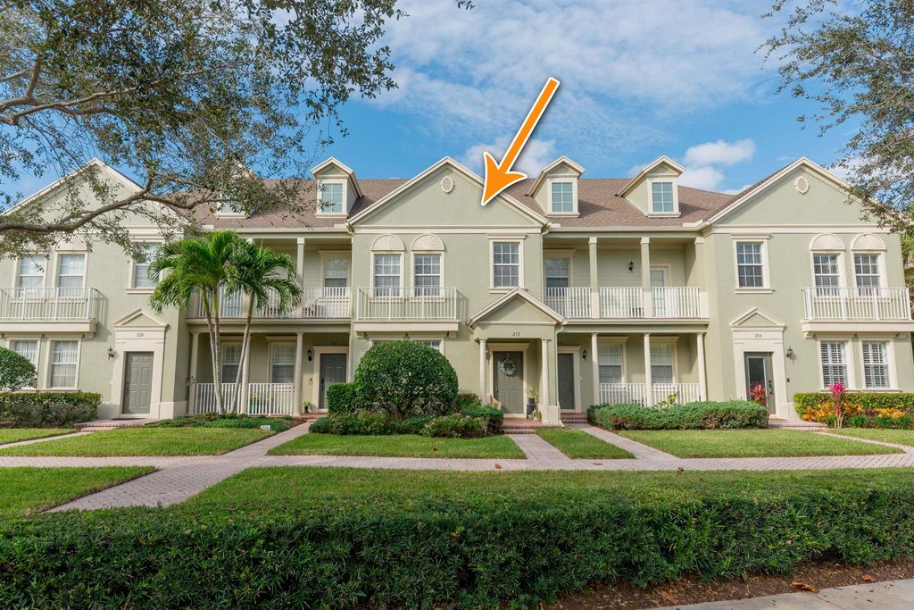 Photo of 212 W Thatch Palm Circle, Jupiter, FL 33458 (MLS # R10949060)