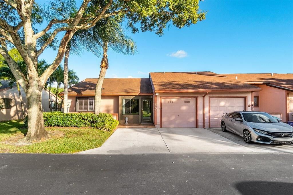 Photo of 122 Mayfair Lane, Boynton Beach, FL 33426 (MLS # R10761672)
