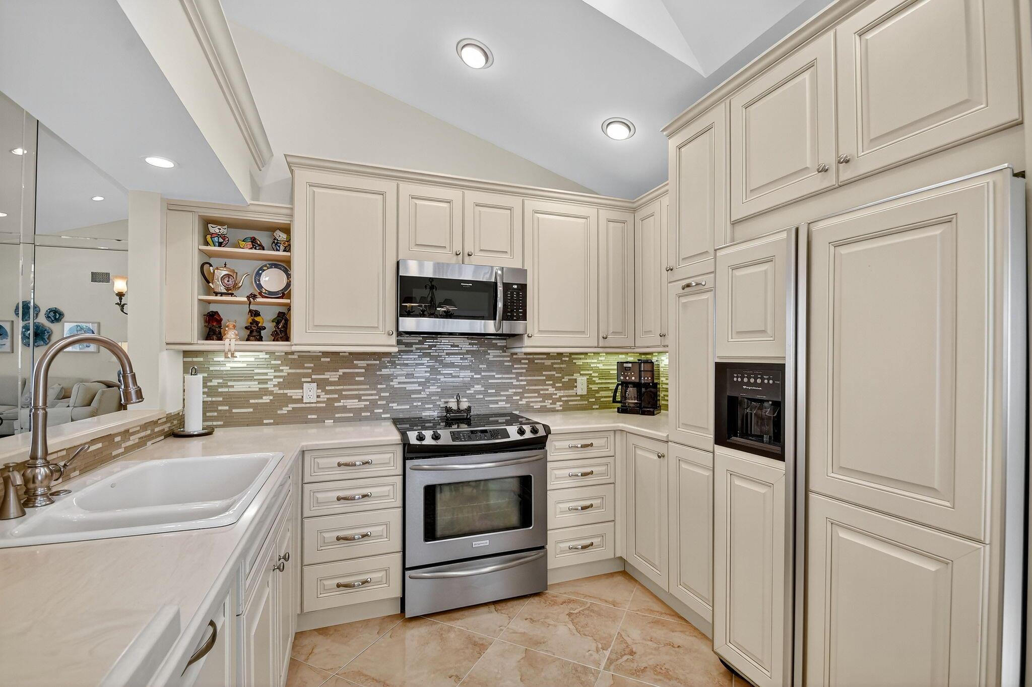 BREAKERS WEST - Residential