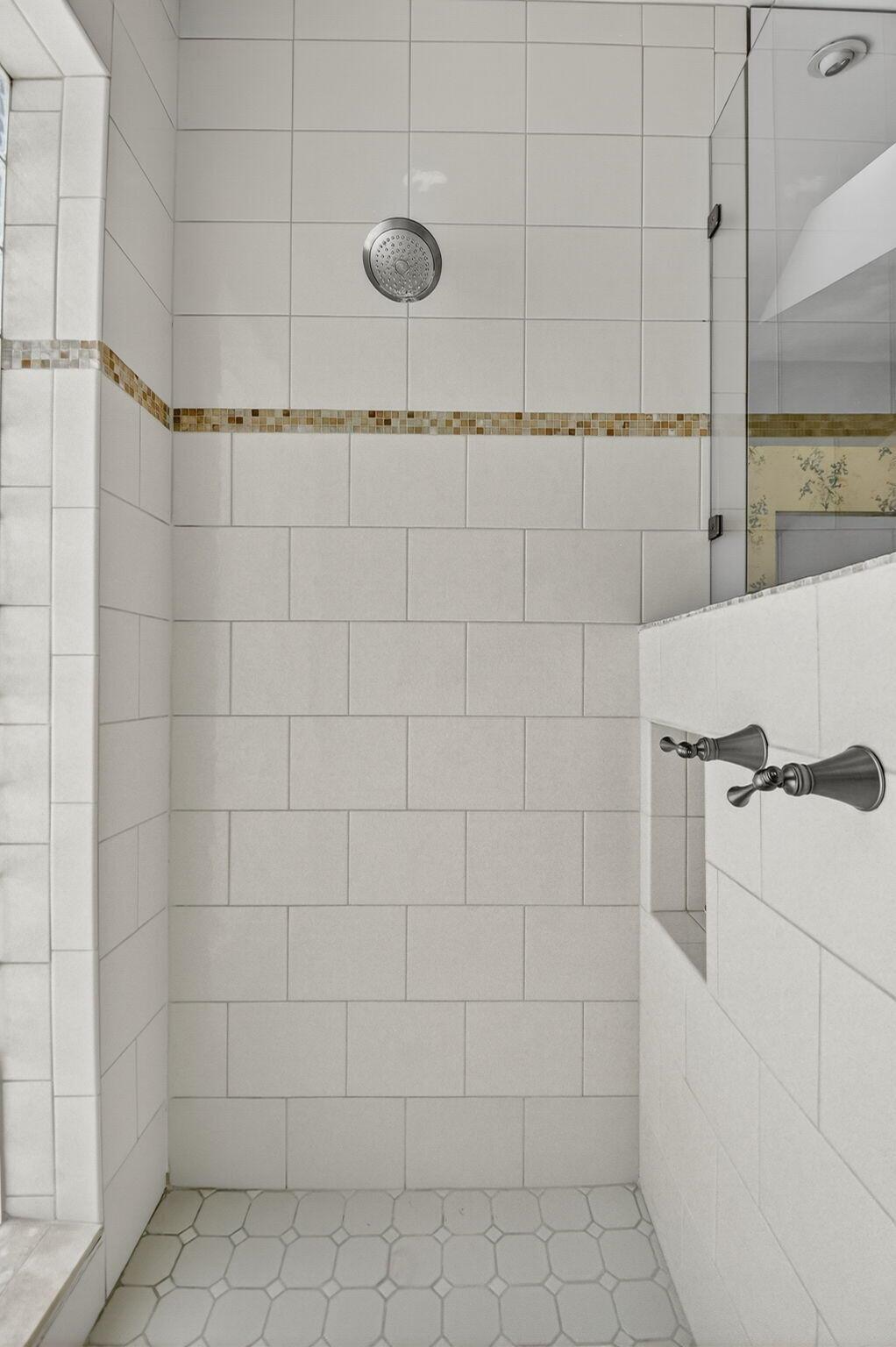 BREAKERS WEST - Residential