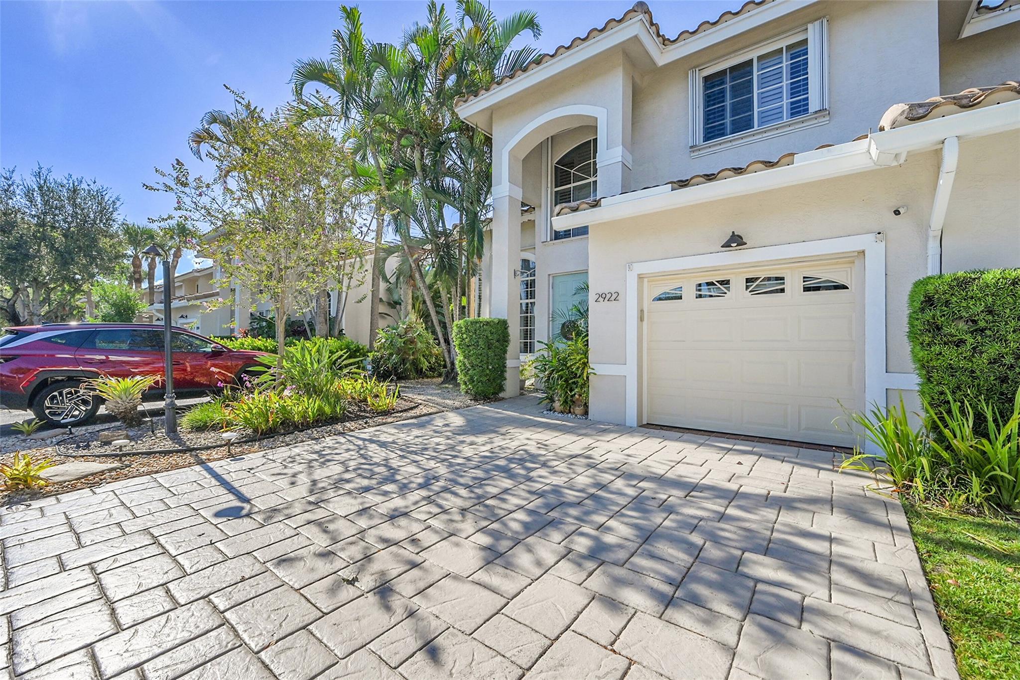 2922 Port Royale Ln