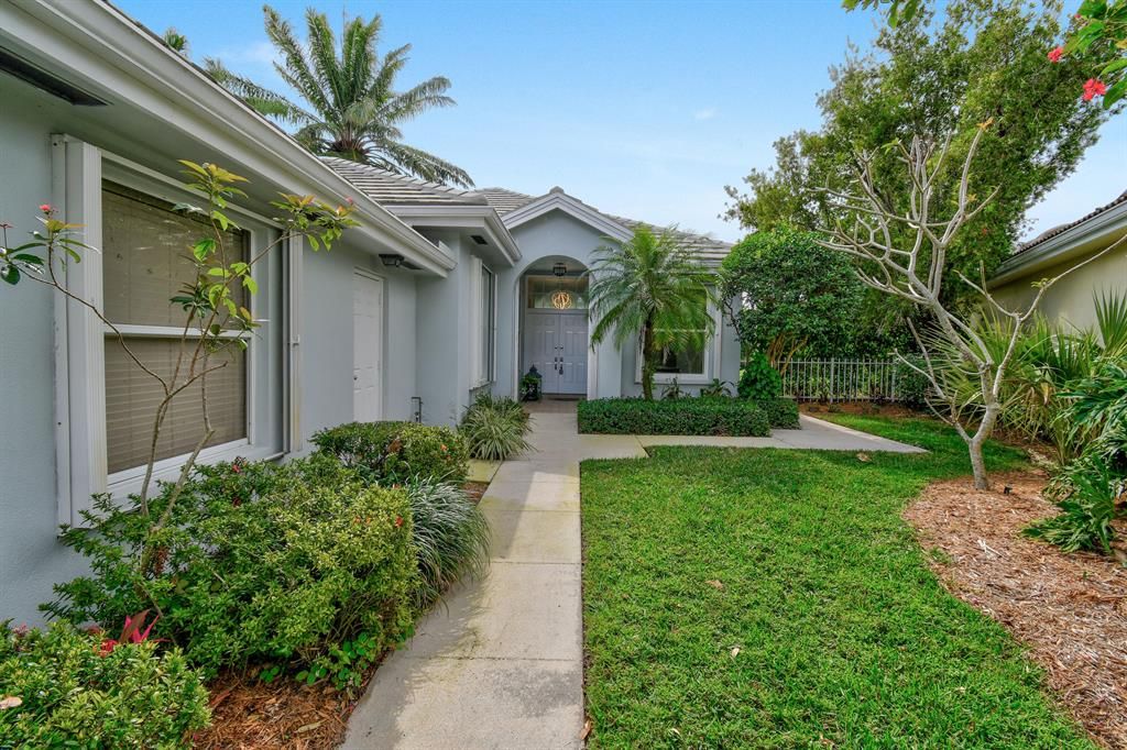 Photo of 172 Hampton Circle, Jupiter, FL 33458 (MLS # R10863544)