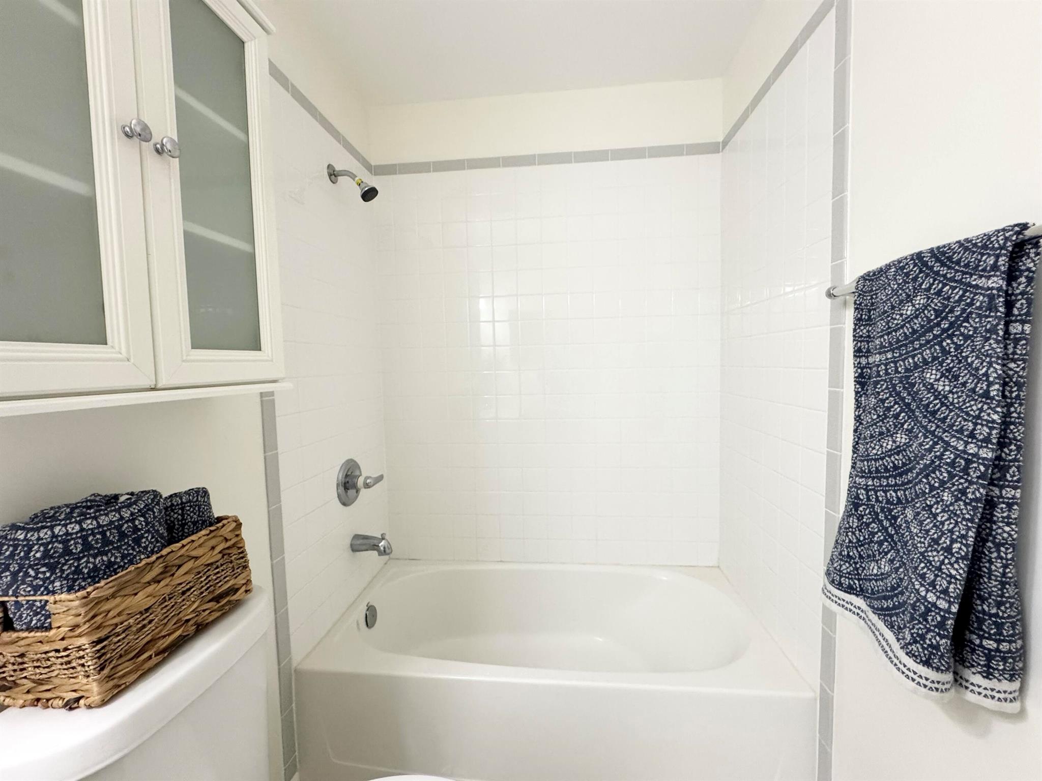 COUNTERPOINT ESTATES 11 - Residential Lease