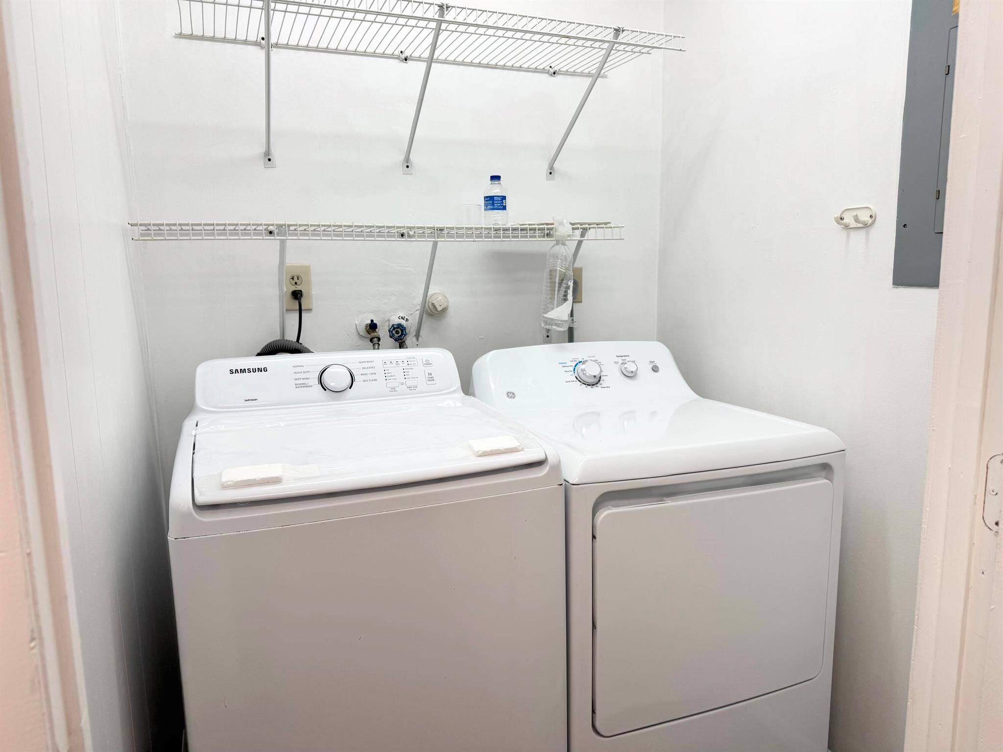 COUNTERPOINT ESTATES 11 - Residential Lease