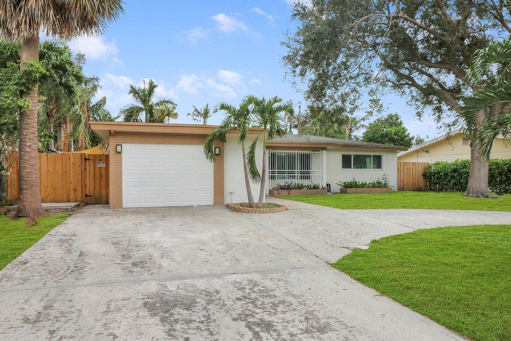 Photo of 2628 NE 25th Terrace, Boca Raton, FL 33431 (MLS # R10936411)