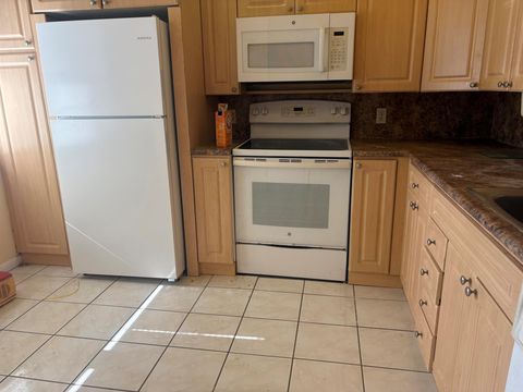 2804 Victoria Way B2 Coconut Creek FL 33066