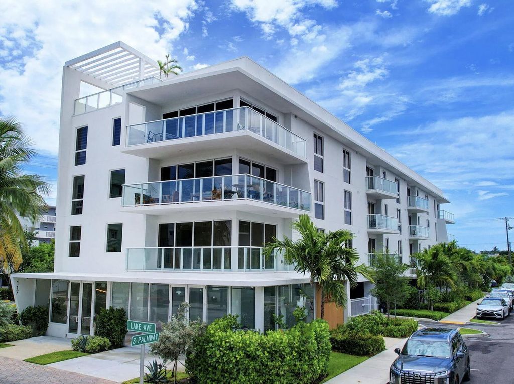 Photo of 117 Lake Avenue #303, Lake Worth Beach, FL 33460 (MLS # R11083654)