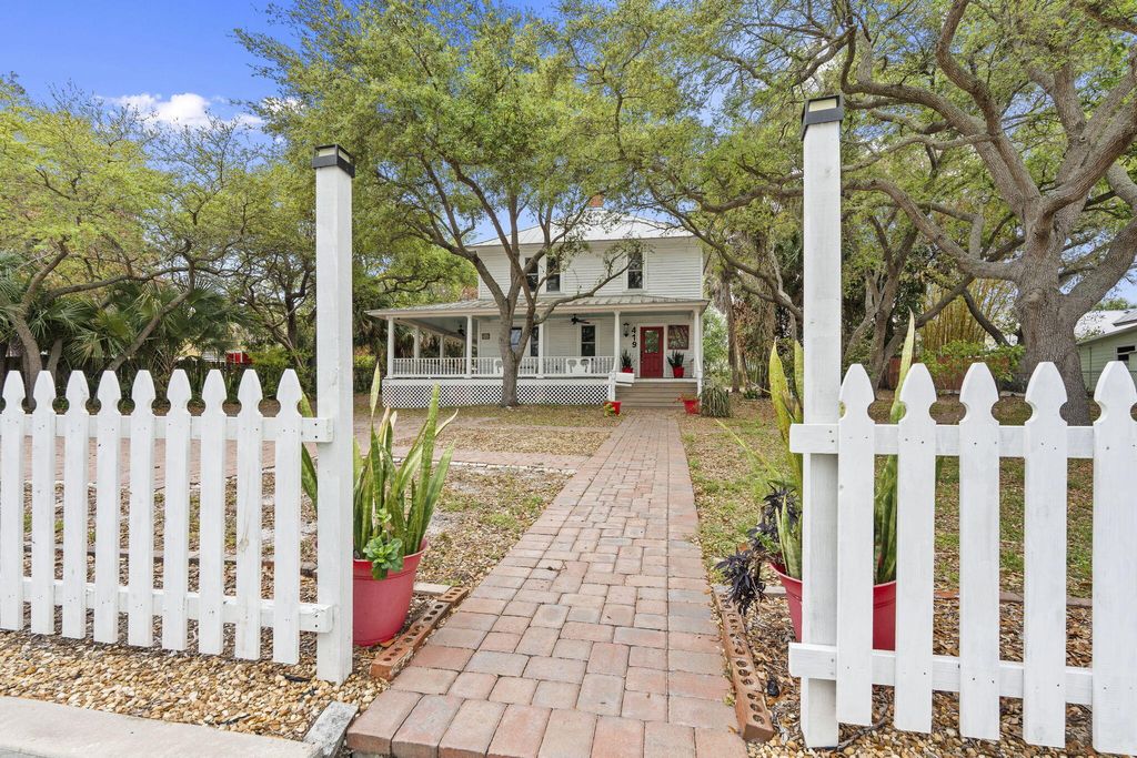 Photo of 419 N 2nd Street, Fort Pierce, FL 34950 (MLS # B26006381)