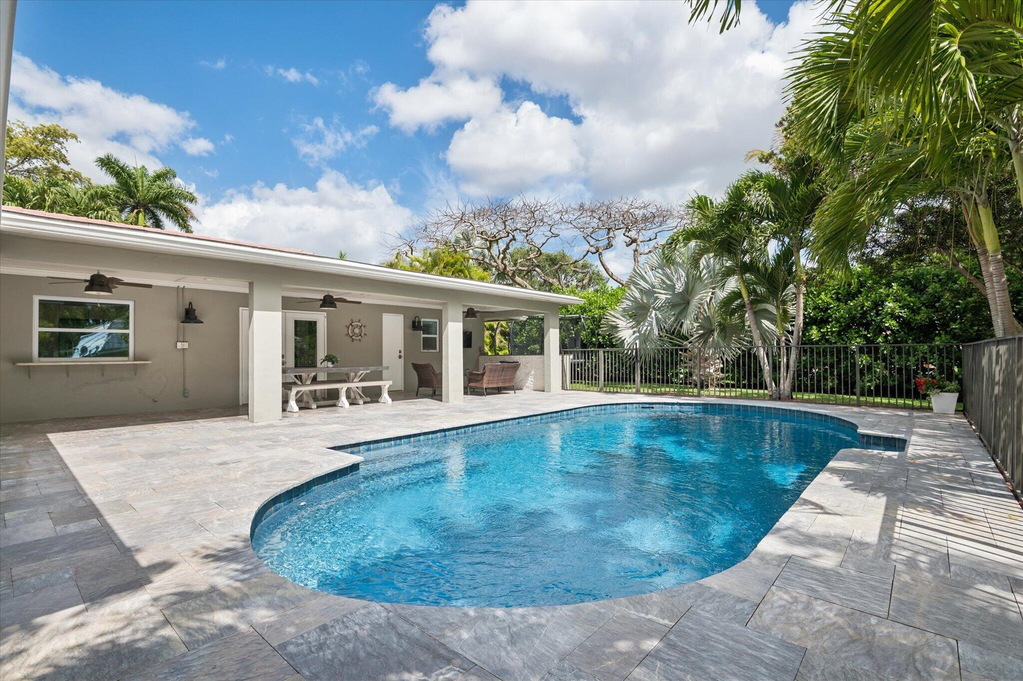 CORAL SPRINGS COUNTRY CLUB - Residential