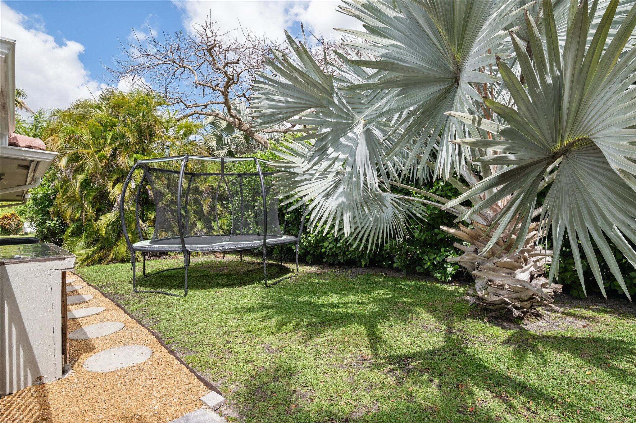 CORAL SPRINGS COUNTRY CLUB - Residential