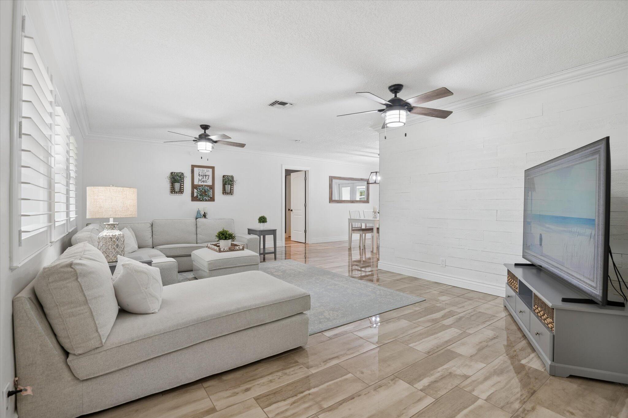 CORAL SPRINGS COUNTRY CLUB - Residential