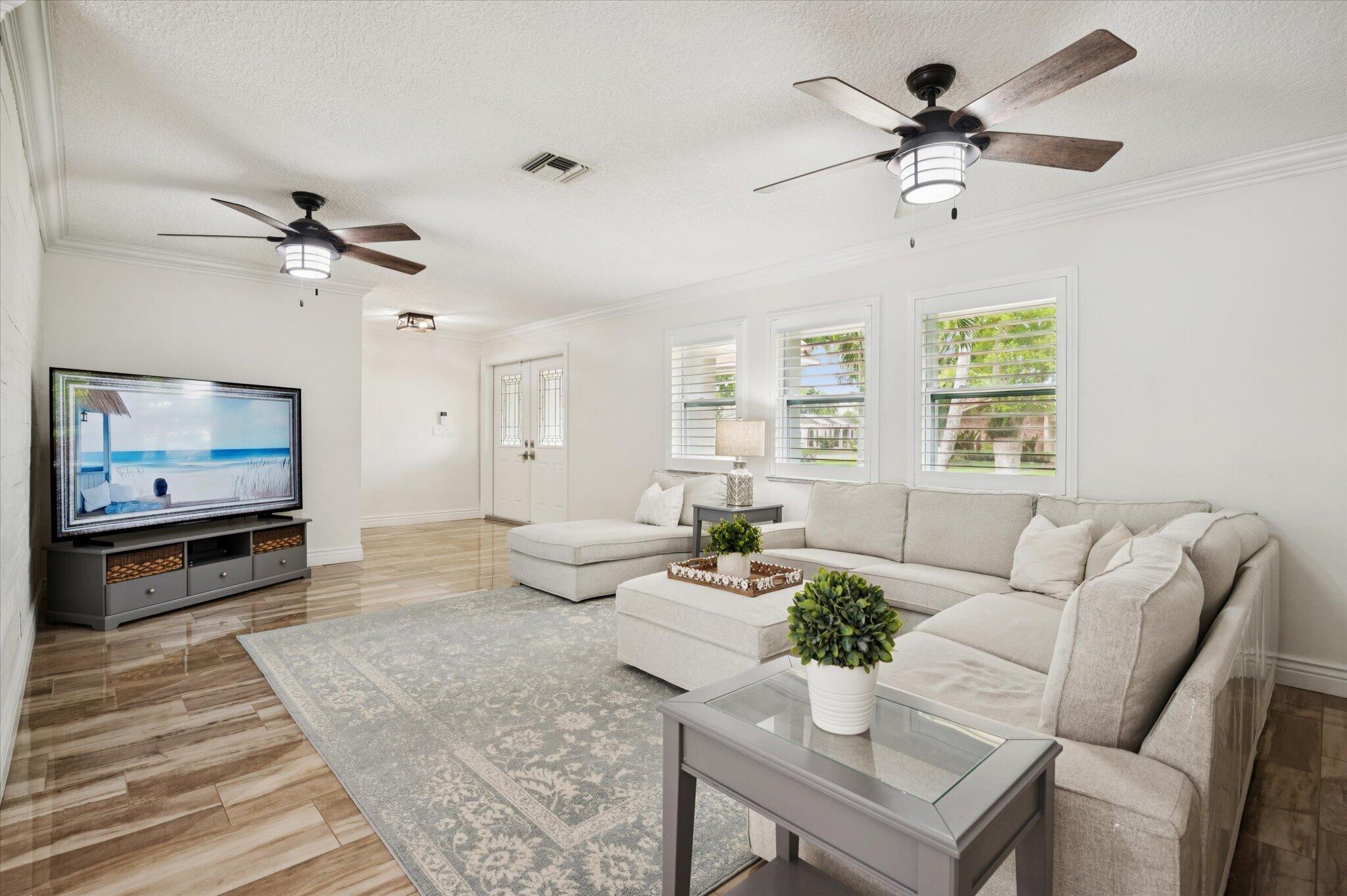 CORAL SPRINGS COUNTRY CLUB - Residential