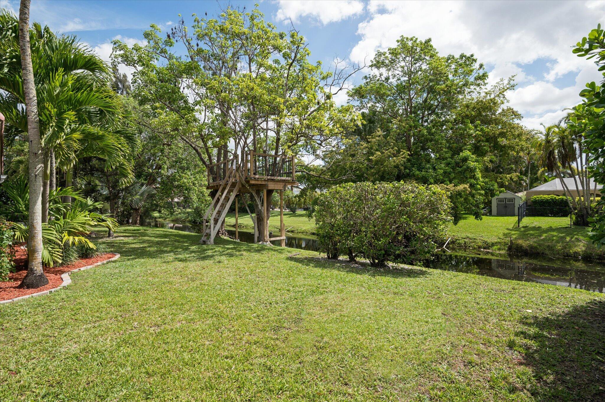 CORAL SPRINGS COUNTRY CLUB - Residential