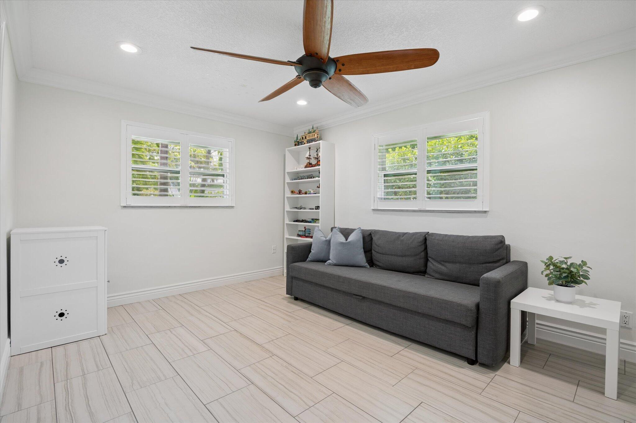 CORAL SPRINGS COUNTRY CLUB - Residential