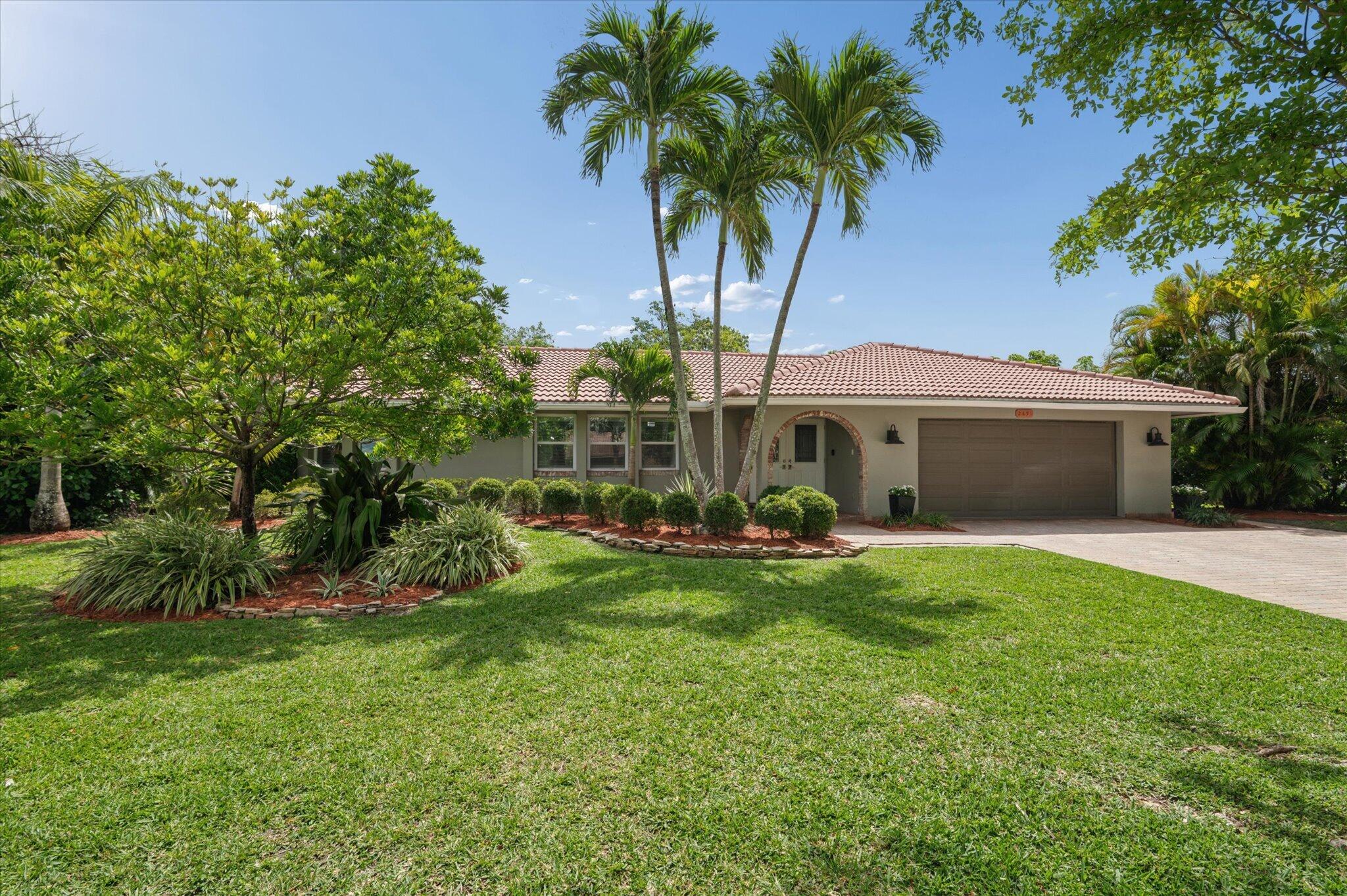 CORAL SPRINGS COUNTRY CLUB - Residential