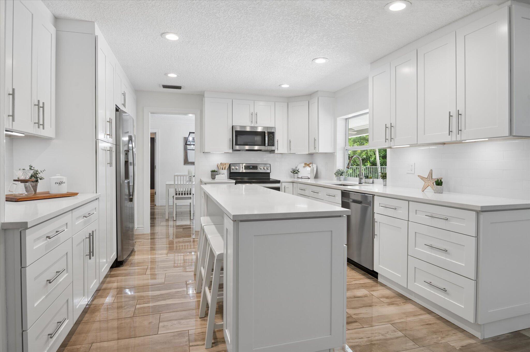 CORAL SPRINGS COUNTRY CLUB - Residential