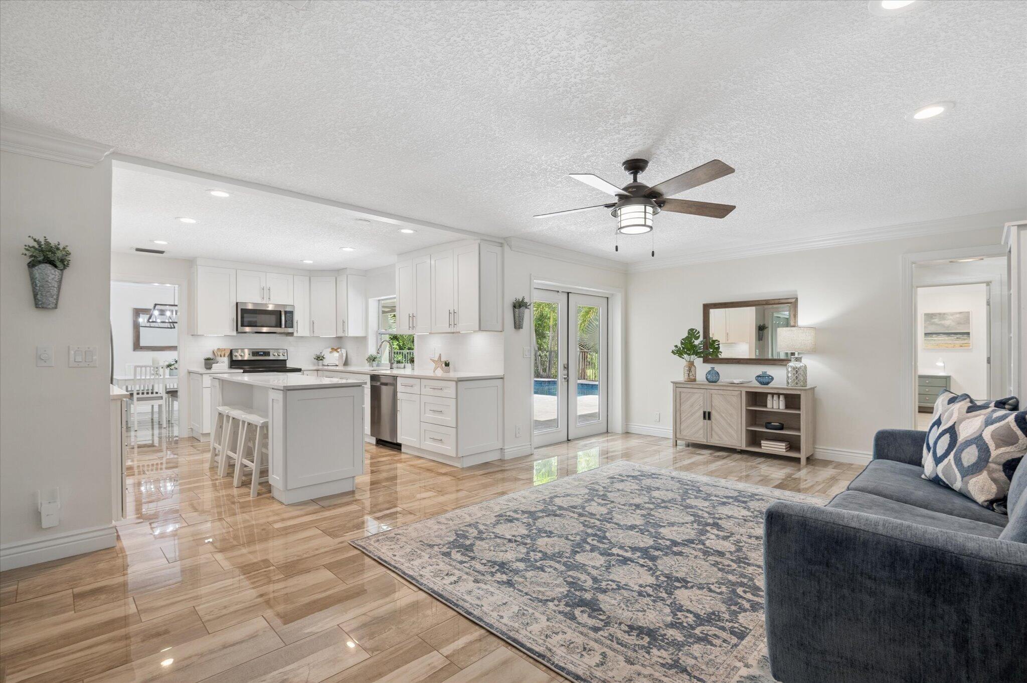 CORAL SPRINGS COUNTRY CLUB - Residential