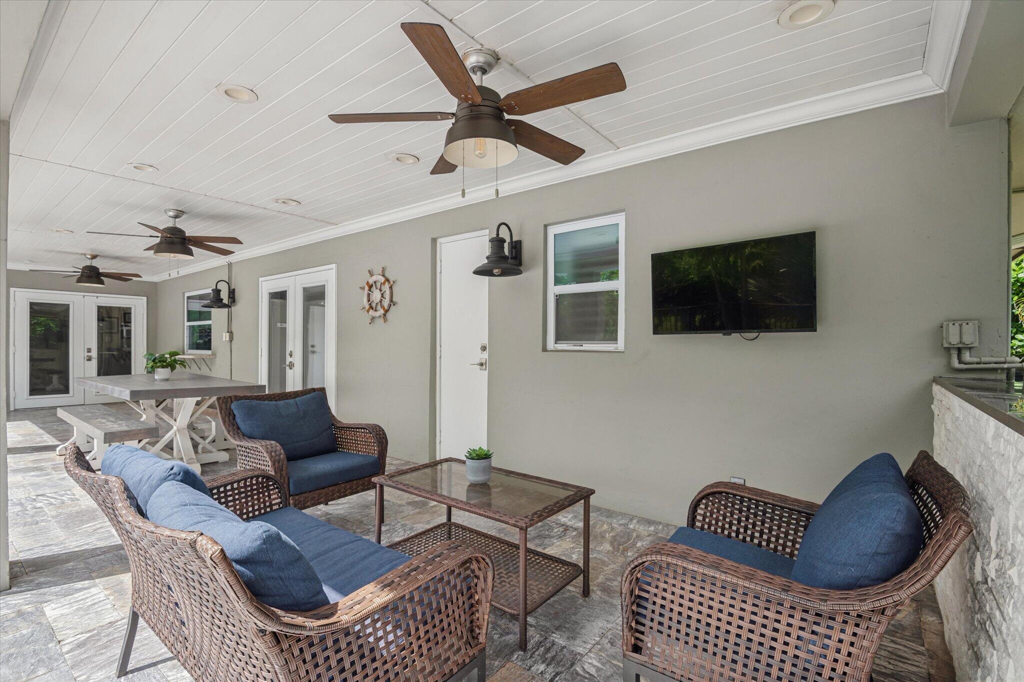 CORAL SPRINGS COUNTRY CLUB - Residential