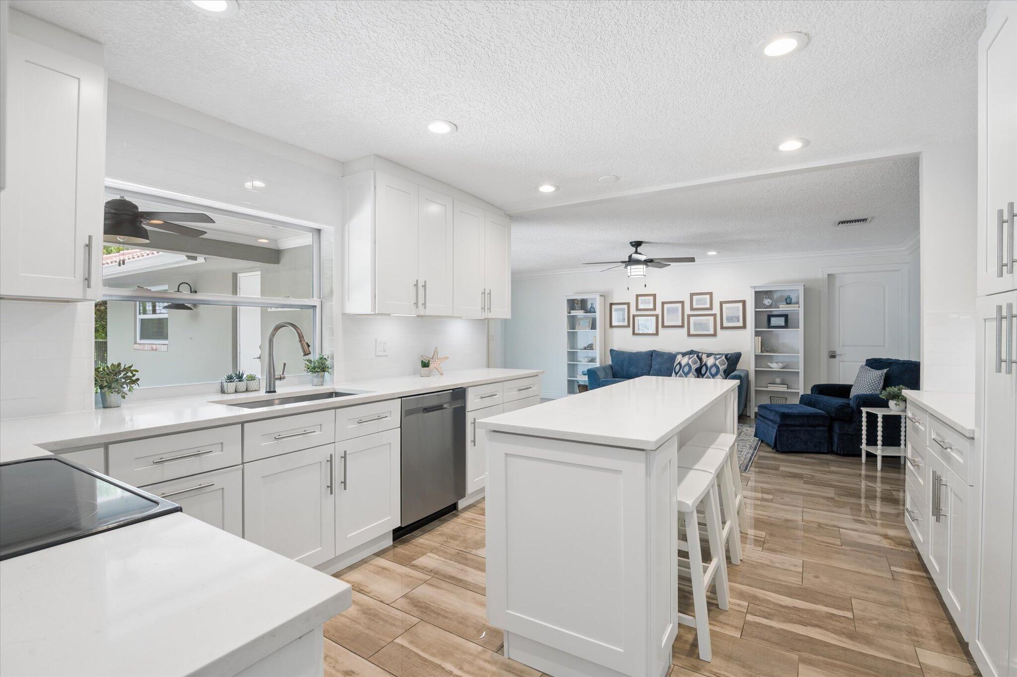 CORAL SPRINGS COUNTRY CLUB - Residential