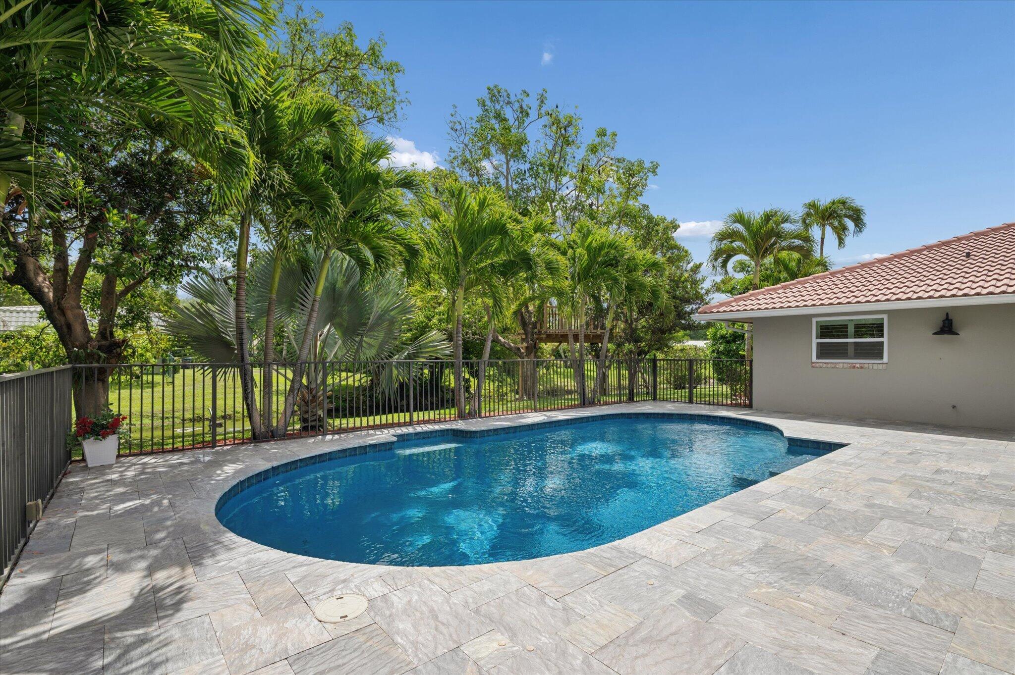 CORAL SPRINGS COUNTRY CLUB - Residential