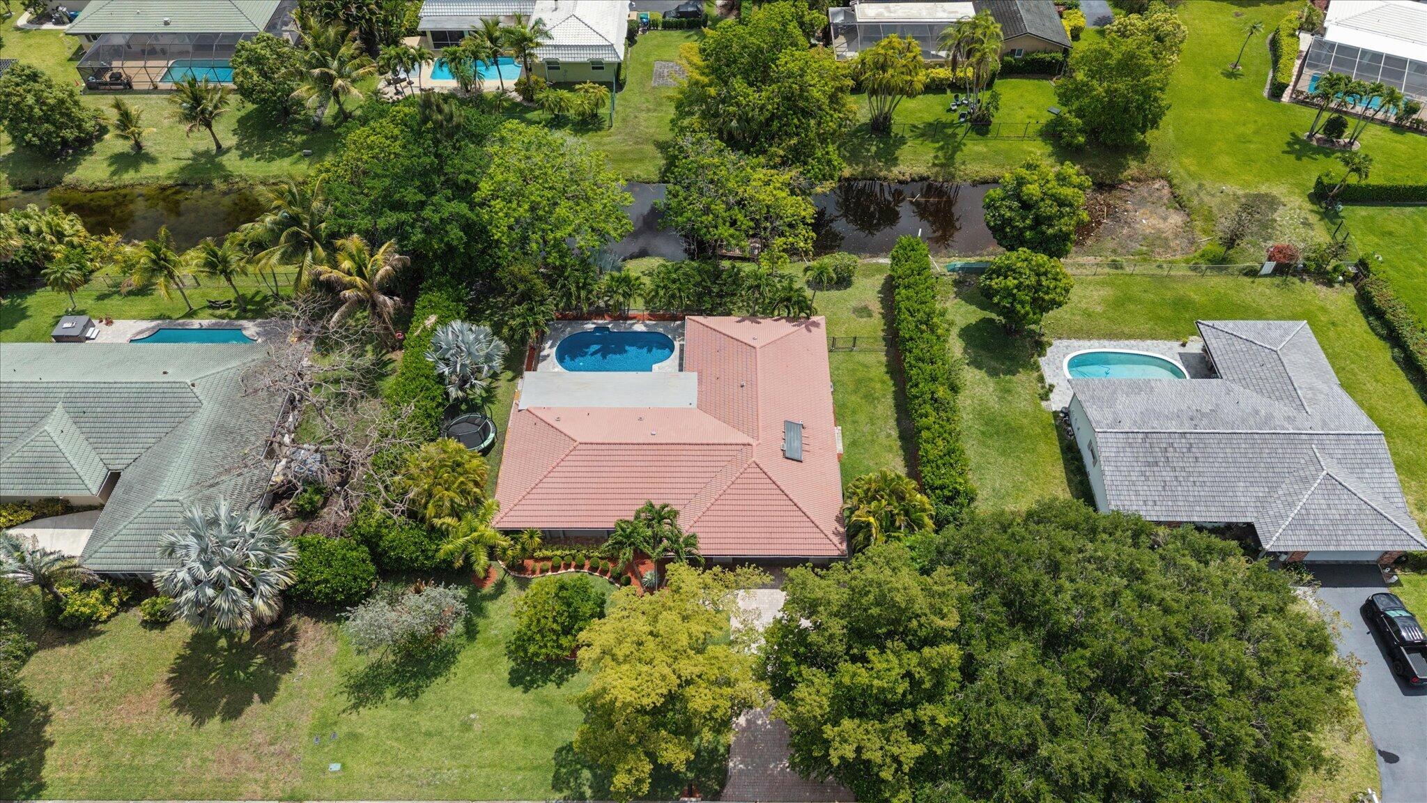 CORAL SPRINGS COUNTRY CLUB - Residential