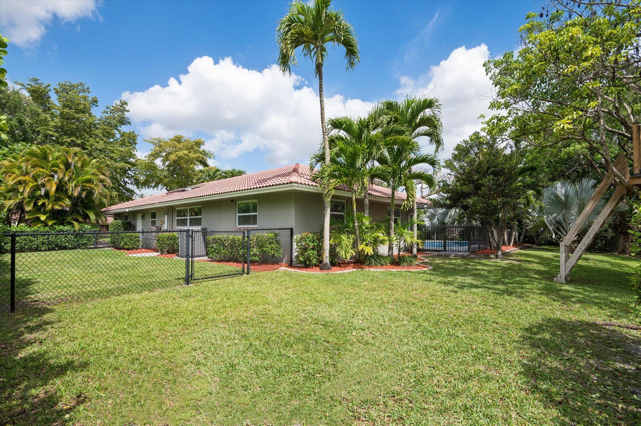 CORAL SPRINGS COUNTRY CLUB - Residential